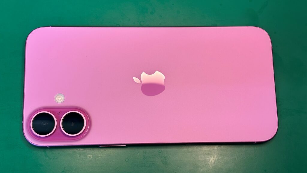 iiPhone 16 Plus ピンク ガラスコーティング後の背面