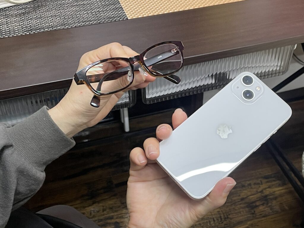 メガネとiPhoneのガラスコーティング施工例
